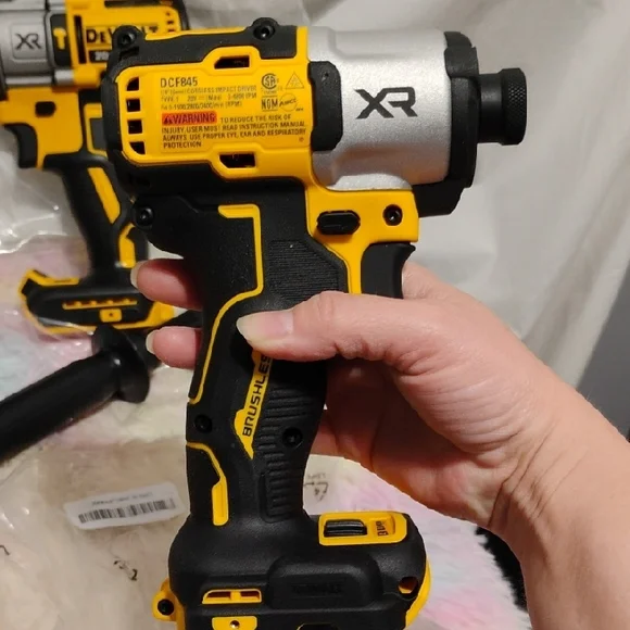 SALE! NWOT DeWalt 20V Max Hammer Drill Driver Multiple Speed 2Batteries Charger - Picture 5 of 12
